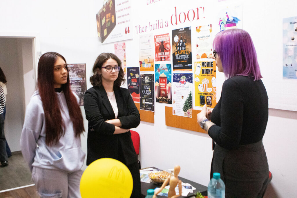 student services stand
